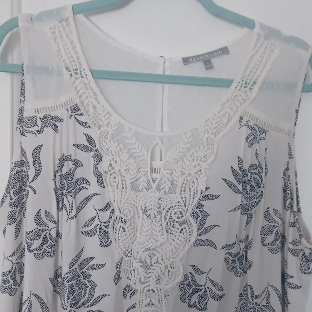 White Top with Black Floral Print and Crochet Lace - Picture 2 of 5